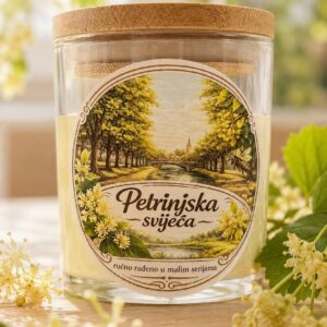 Petrinjske svijeće inspirirane gradom Petrinja, šetnicom, lipom i mirisima zavičaja Ručno rađene Petrinjske svijeće s pričom o gradu, prirodi, Kupi i petrinjskim legendama Unikatne mirisne svijeće inspirirane Petrinjom, parkom, lipama i gradskim pričama Petrinjske svijeće – ručni rad inspiriran šetnicom, vilama, legendama i ljepotom grada Kolekcija Petrinjskih svijeća s mirisima i pričama grada Petrinje Ručno izrađene svijeće inspirirane Petrinjom, njezinom poviješću i skrivenim tajnama Unikatne svijeće posvećene Petrinji, Kupi, parku i mirisu lipa Mirisne Petrinjske svijeće koje donose atmosferu grada i zavičaja,Petrinjska svijeca,Tajna Petrinje,Kupa,Fontana,park,Petrinjska svijeća